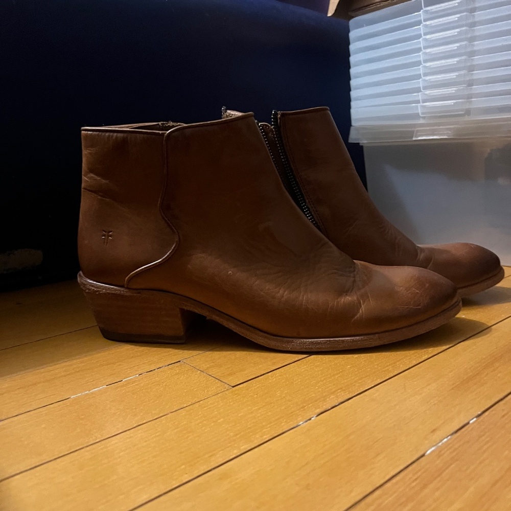 Frye Carson Piping Bootie in Caramel - Size 11 - Picture 10 of 10